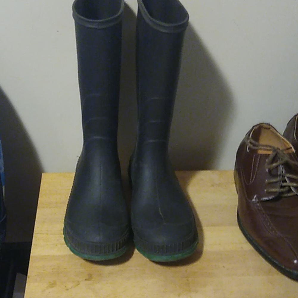 Boys rain boots